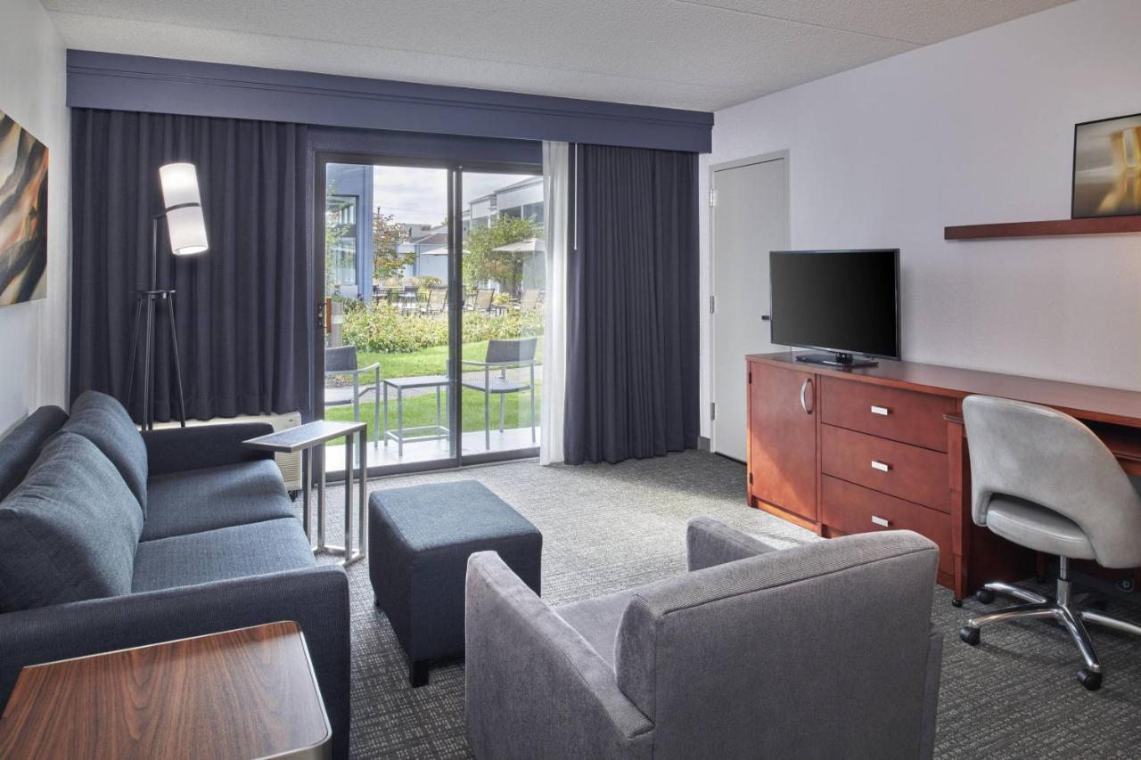 Courtyard By Marriott Detroit 3*