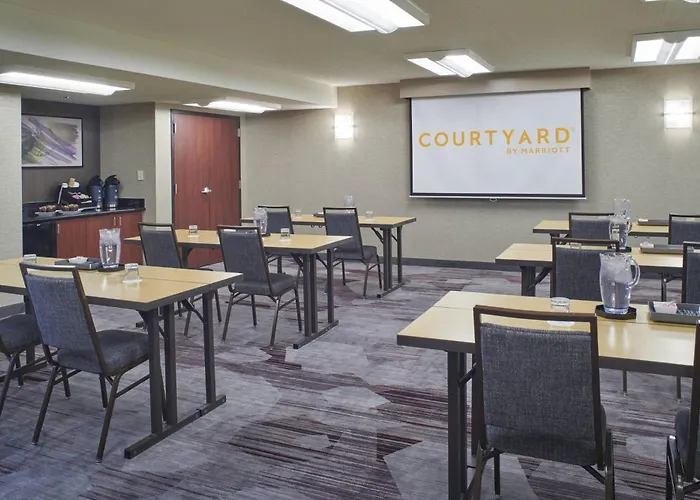 Courtyard By Marriott Detroit Troy