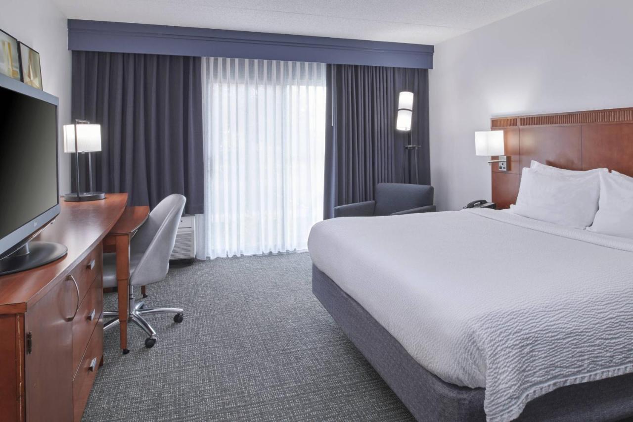 Courtyard By Marriott Detroit