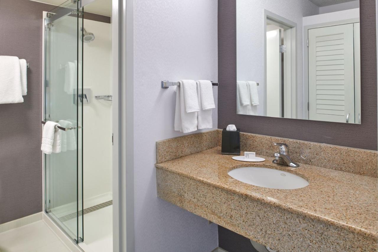 Courtyard By Marriott Detroit