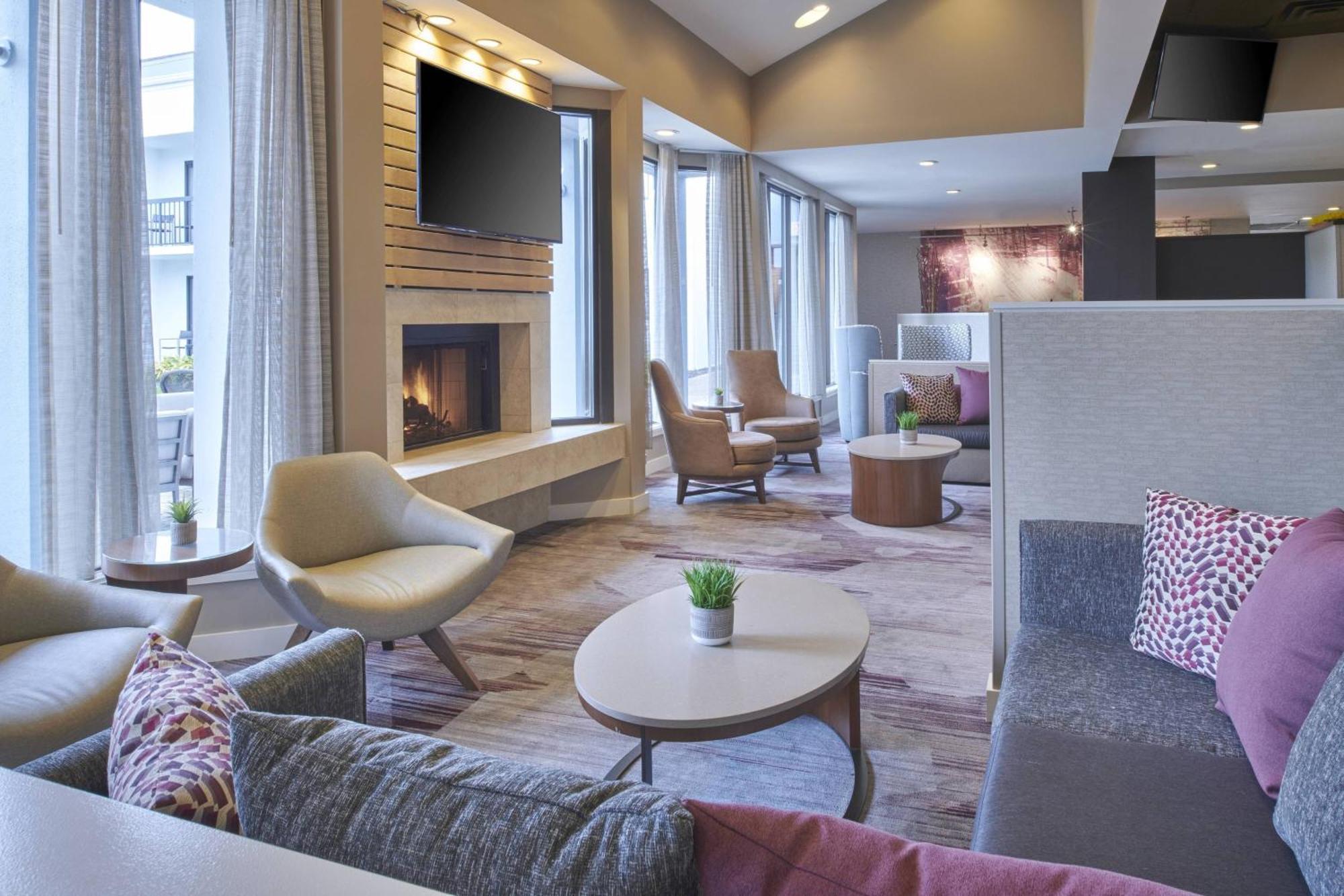 Courtyard By Marriott Detroit