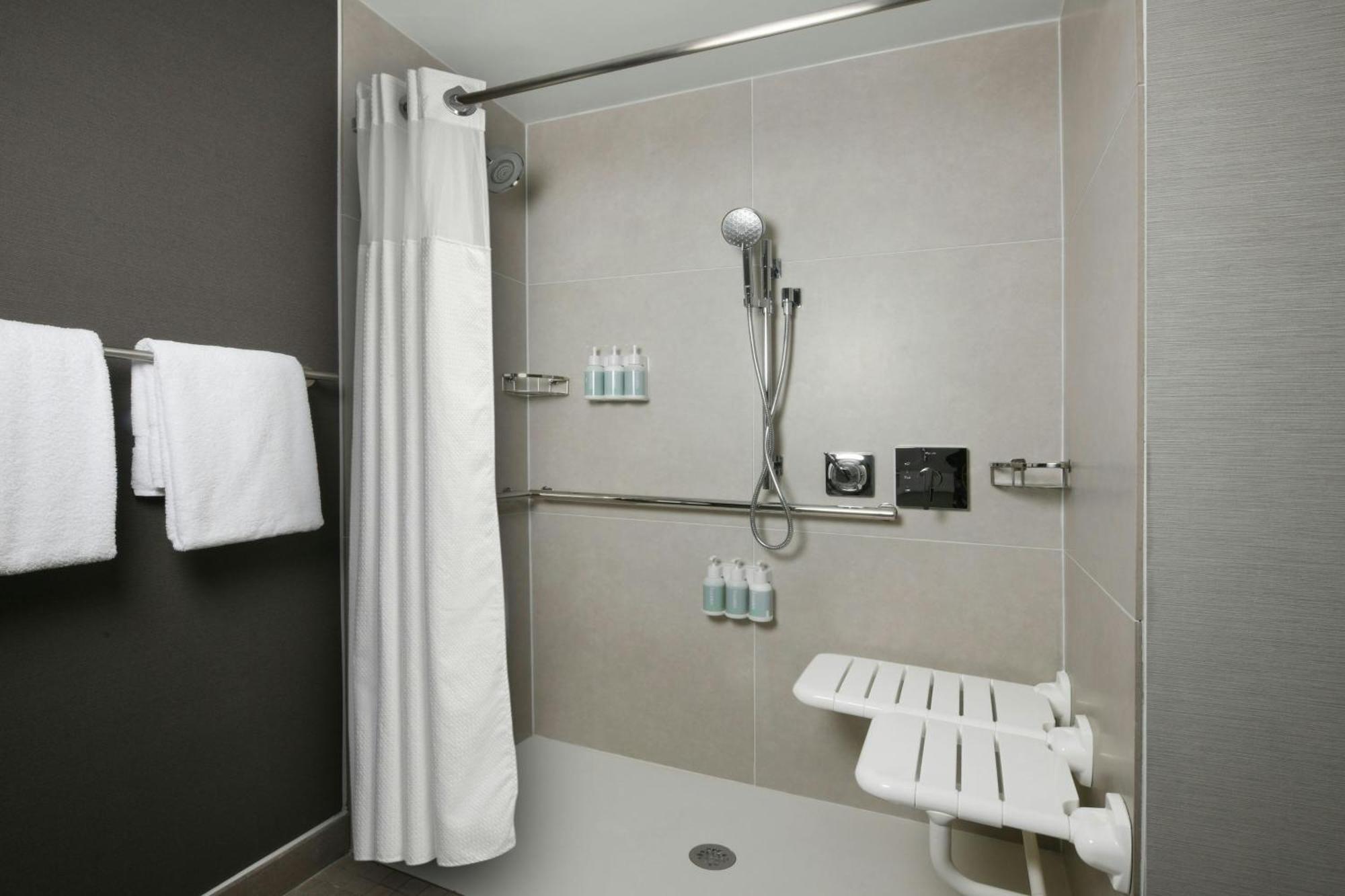 Courtyard By Marriott Detroit Troy